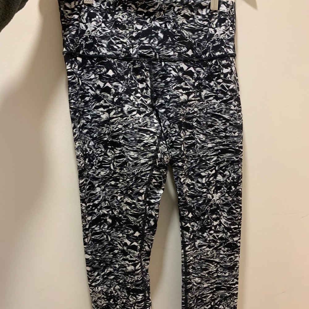 Lululemon black & white print high-waist leggings